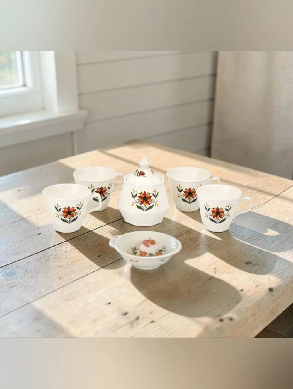 (Lot Of 5) Homer Laughlin Bayberry Floral Ironstone Pieces Sugar Bowl/Lid / Cups